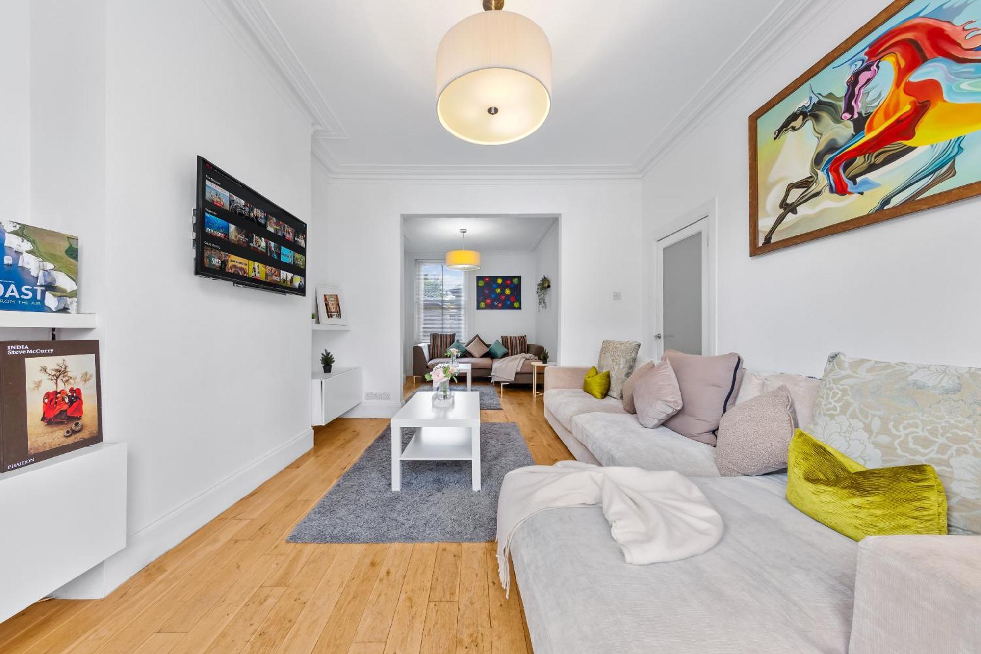 Apartment Luxury 4-bedroom Modern Flat In Steps From Station, Sleeps 9 In Style! *