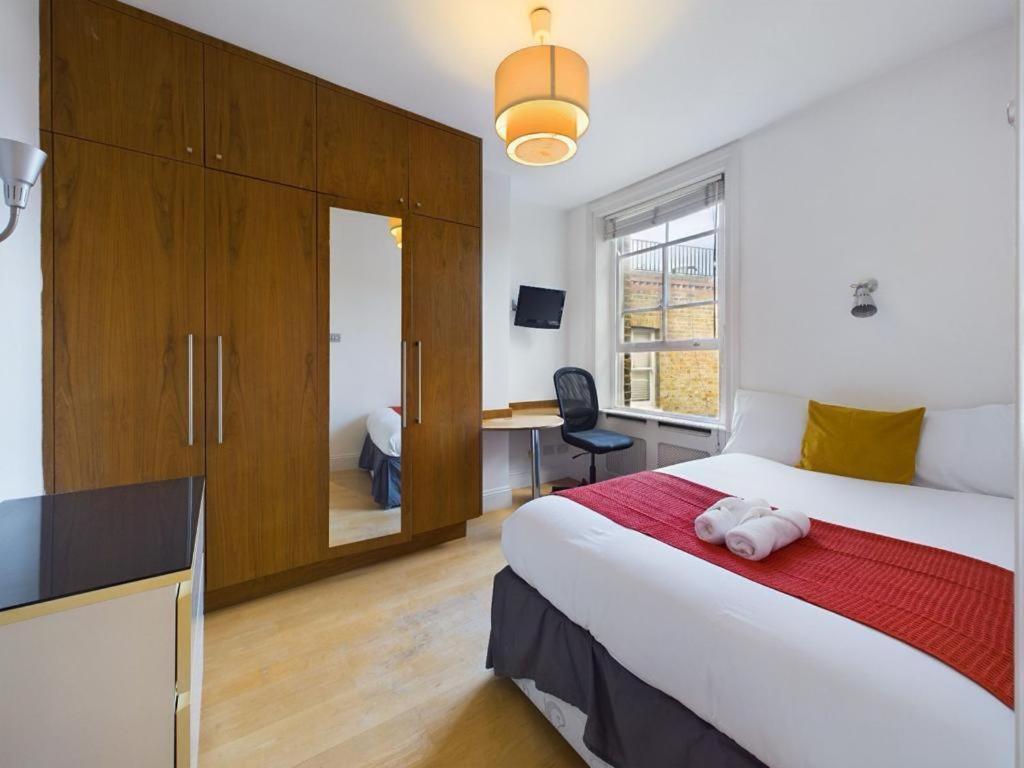 Apartment Luxury 4-bedroom Modern Flat In Steps From Station, Sleeps 9 In Style! *